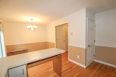 8 Foxmoor Cir unit U142, Nashua, NH 03063 - photo 6