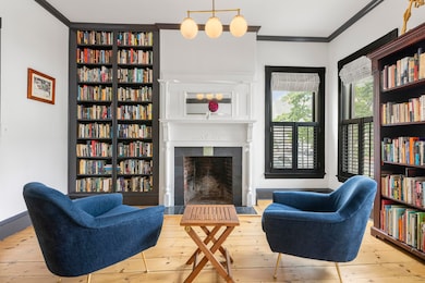 261 Vaughan St._W5_006