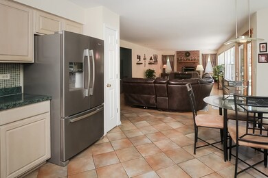 1002 York Cir unit 2, Carpentersville, IL 60110 - photo 4