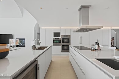 33-web-or-mls-Upmarketmedia_1211Cap-42