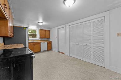 914 Lee St, West Point, VA 23181 - photo 6