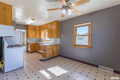 3310 W 17th St, Davenport, IA 52804 - photo 7