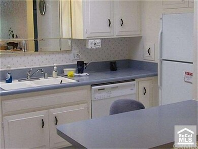 kitchen w/ dishwasher