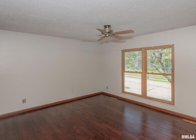 5716 Oakbrook Rd, Davenport, IA 52806 - photo 6