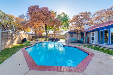 916 Brestol Ct E, Bedford, TX 76021 - photo 2