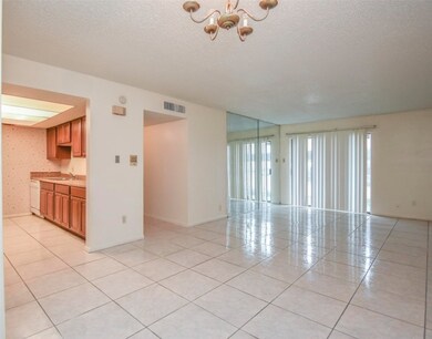 2818 S Bartell Dr unit 6, Houston, TX 77054 - photo 6