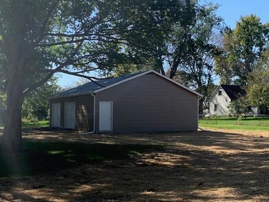 308 E Proctor St, Sturgeon, MO 65284 - photo 5