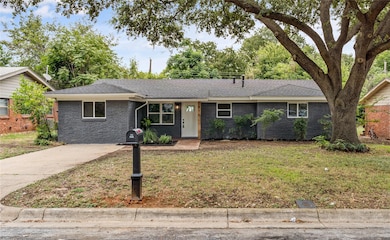 416 Simmons Dr, Hurst, TX 76053 - photo 3