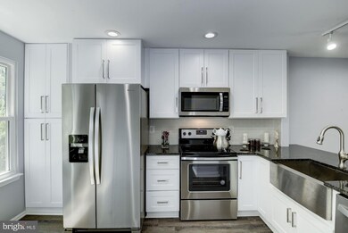 18878 Mcfarlin Dr, Germantown, MD 20874 - photo 4