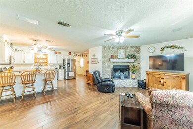 709 N Avenue B, Springtown, TX 76082 - photo 3