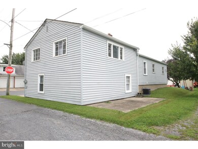 11 E 9th St, Shoemakersville, PA 19555 - photo 2
