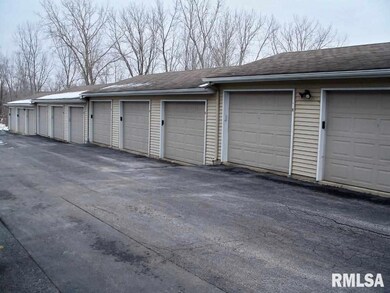 2413 W 54th St unit 8, Davenport, IA 52806 - photo 2