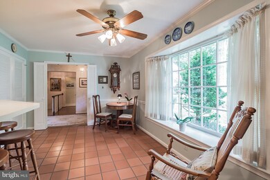 3527 Goodview Ct, Fairfax, VA 22031 - photo 5