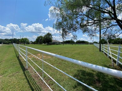 4406 Halo Ct, Granbury, TX 76049 - photo 2