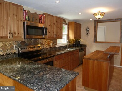 12751 Kinship Dr, Herndon, VA 20171 - photo 5