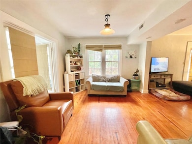 1035 NE 3rd Ave, Gainesville, FL 32601 - photo 3