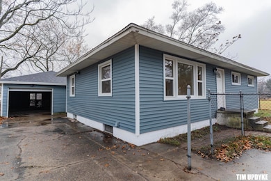 961 Aurora Ave, Muskegon, MI 49442 - photo 2