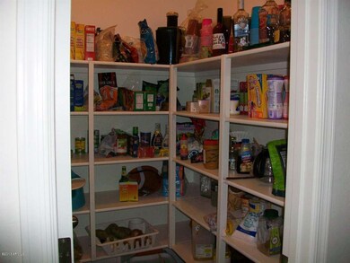 WALK IN PANTRY