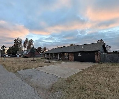 202 Walter Way, Anadarko, OK 73005 - photo 4