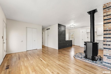 5812 Hillandale Rd, Davenport, IA 52806 - photo 7