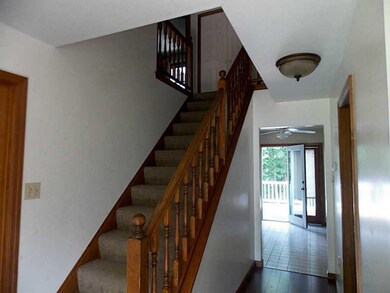 Entry/Foyer.