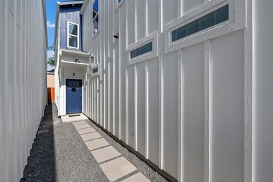 8419 Venus St unit B, Houston, TX 77088 - photo 2