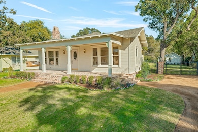 915 Cherry St, Graham, TX 76450 - photo 2