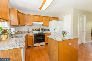 7518 Patterson Ct, Sykesville, MD 21784 - photo 3