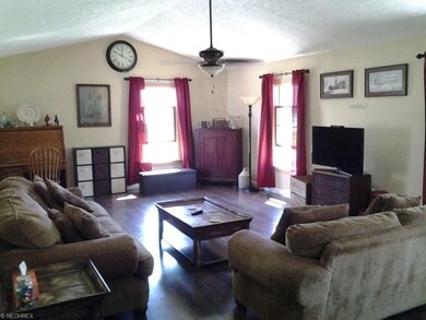 45 W Cedar St, Jefferson, OH 44047 - photo 3