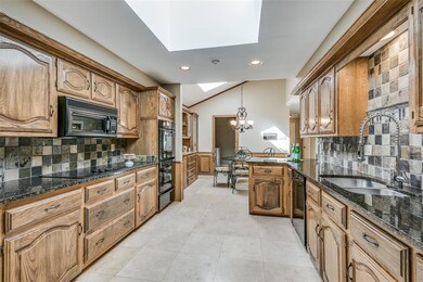 Gourmet granite kitchen with skylight, built in ap