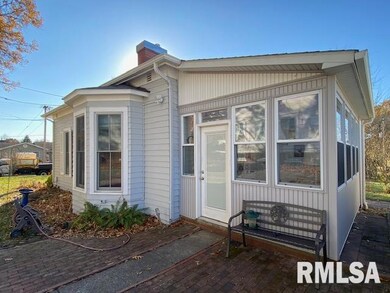 216 W Walnut St, Harrisburg, IL 62946 - photo 2