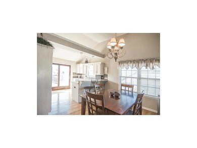 Open and bright kitchen, beautiful high ceilings, 