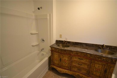 950 Uwharrie St, Asheboro, NC 27203 - photo 5