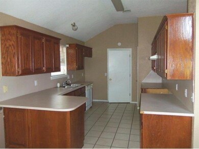 524 Goshawk Dr, Norman, OK 73072 - photo 5