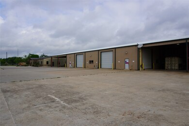 607 County Road 129d, Alvin, TX 77511 - photo 5