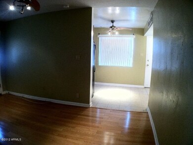 024-LIVING ROOM