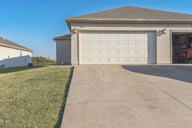 405_W_Summit_St_unit_b_Aurora_MO_65605_U