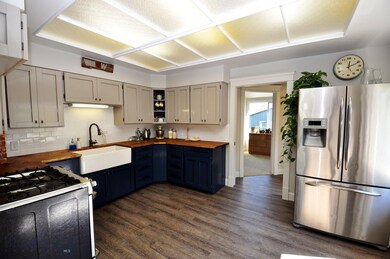 Fully remodeled kitchen! New flooring, farmhouse s