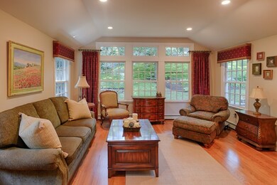19 Thackeray Rd, Wellesley Hills, MA 02481 - photo 4