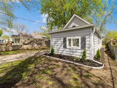 817 E 27th St, Des Moines, IA 50317 - photo 5