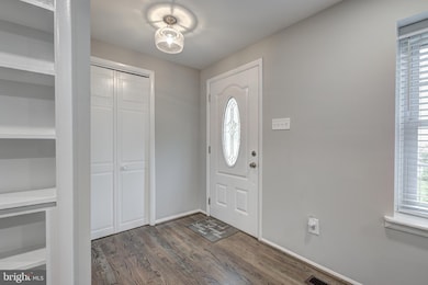 8637 Spring Creek Ct, Springfield, VA 22153 - photo 6