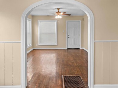 Decorative archway that separates the Living & Din