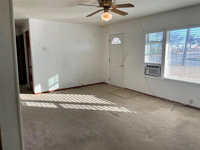 1619 Elizabeth St, Gainesville, TX 76240 - photo 5