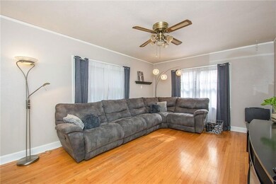 904 E 35th St, Des Moines, IA 50317 - photo 2