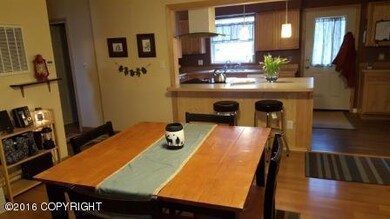 211 Maple Dining