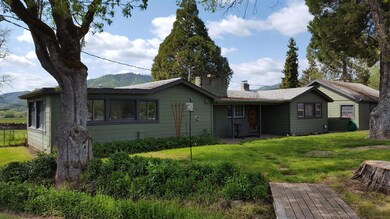 7477 Maple Ln, Central Point, OR 97502 - photo 2