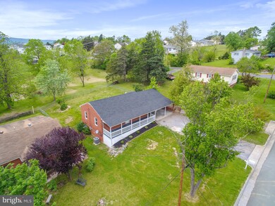 381 Walton St, Strasburg, VA 22657 - photo 2