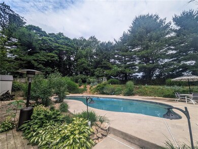 5554 Nina Cir, Coopersburg, PA 18036 - photo 3