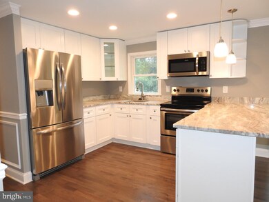 103 Hazel Ave, Halethorpe, MD 21227 - photo 4