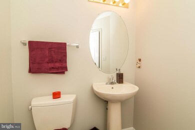 9219 Cardinal Forest Ln unit 31, Lorton, VA 22079 - photo 2